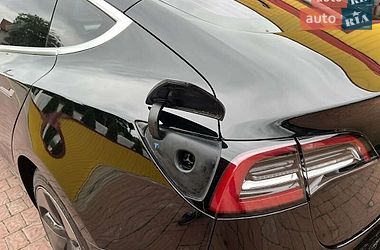 Седан Tesla Model 3 2019 в Виннице