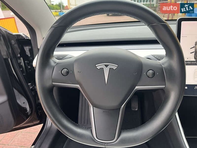 Седан Tesla Model 3 2019 в Виннице