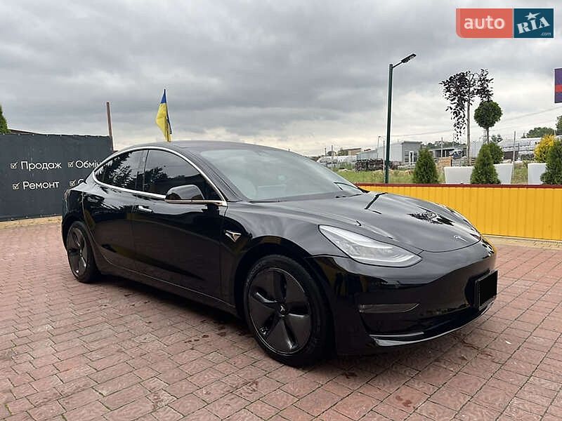 Седан Tesla Model 3 2019 в Виннице