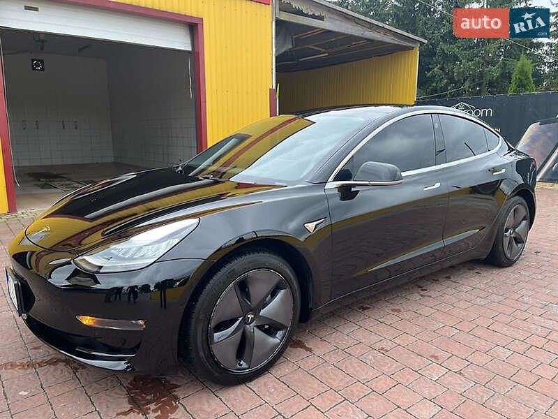 Седан Tesla Model 3 2019 в Виннице