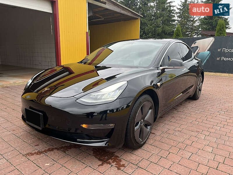 Седан Tesla Model 3 2019 в Виннице