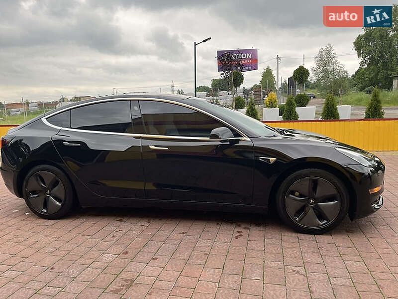 Седан Tesla Model 3 2019 в Виннице