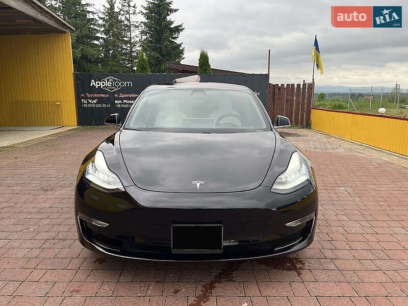 Седан Tesla Model 3 2019 в Виннице