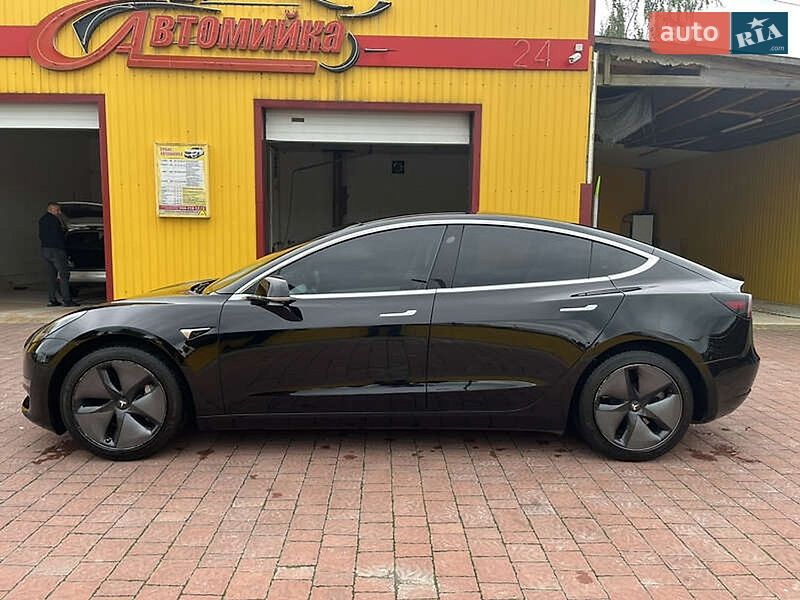 Седан Tesla Model 3 2019 в Виннице