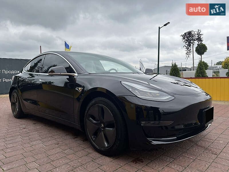 Седан Tesla Model 3 2019 в Виннице
