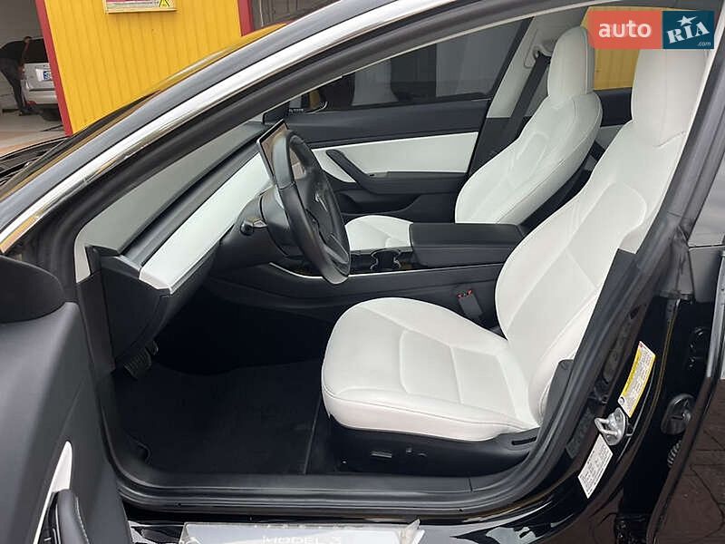 Седан Tesla Model 3 2019 в Виннице