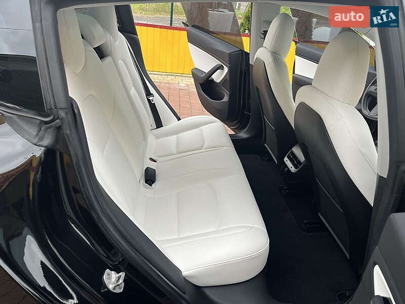Седан Tesla Model 3 2019 в Виннице