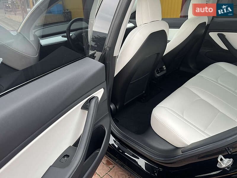 Седан Tesla Model 3 2019 в Виннице
