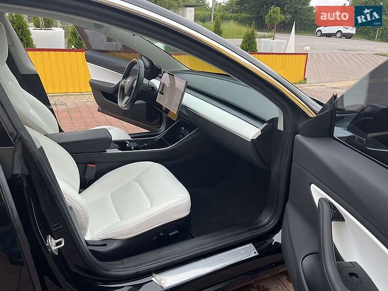 Седан Tesla Model 3 2019 в Виннице