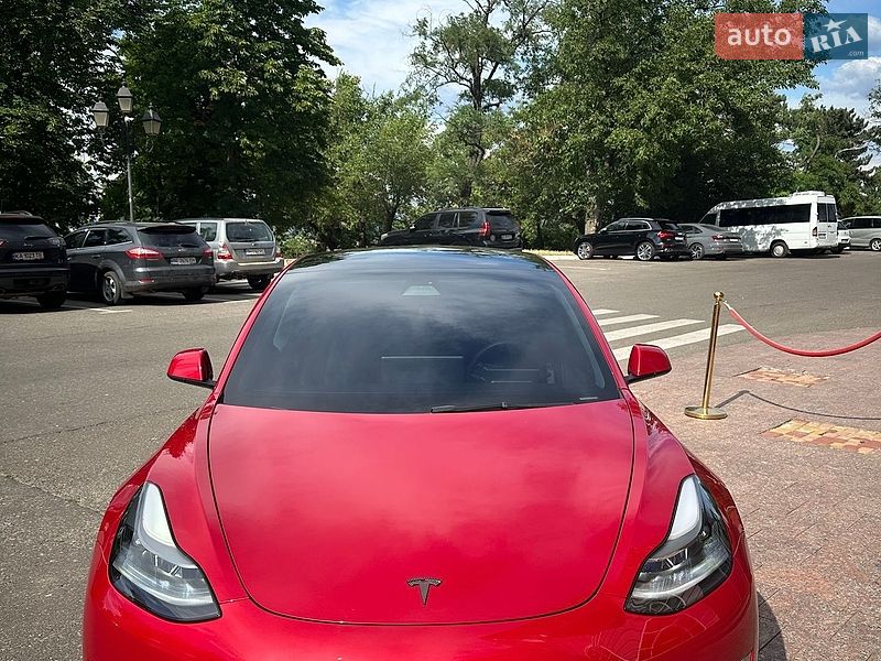 Седан Tesla Model 3 2021 в Одессе