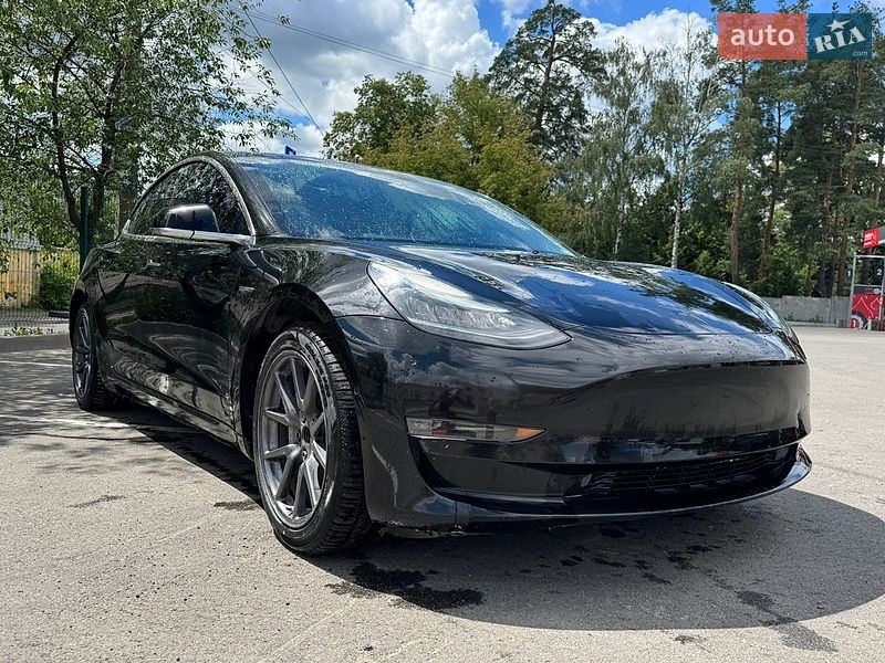 Седан Tesla Model 3 2019 в Києві