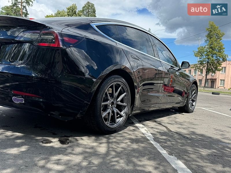 Седан Tesla Model 3 2019 в Києві