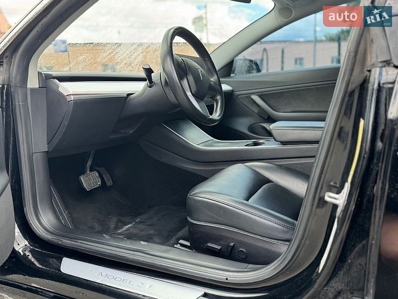 Седан Tesla Model 3 2019 в Києві