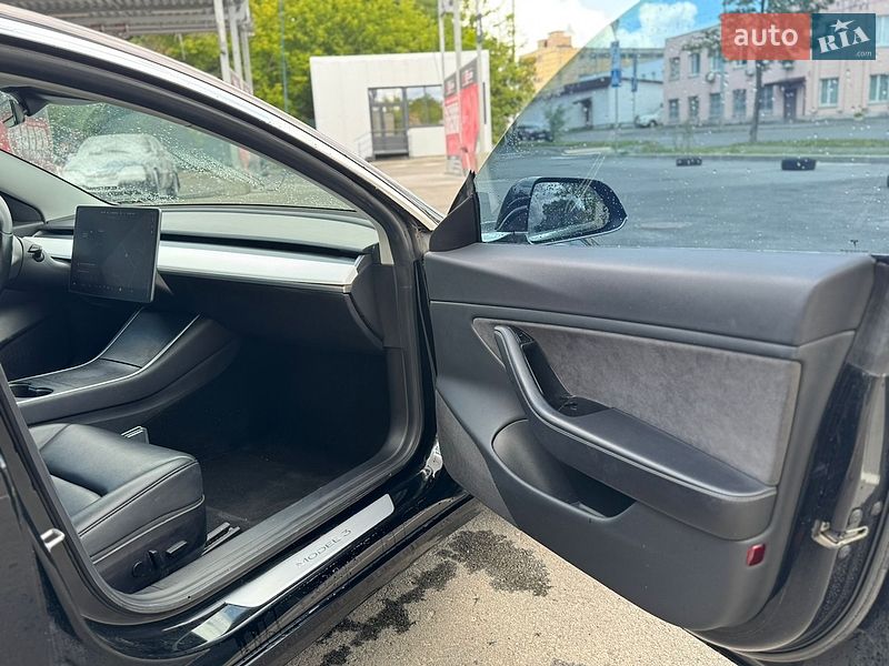 Седан Tesla Model 3 2019 в Києві