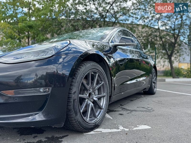 Седан Tesla Model 3 2019 в Києві