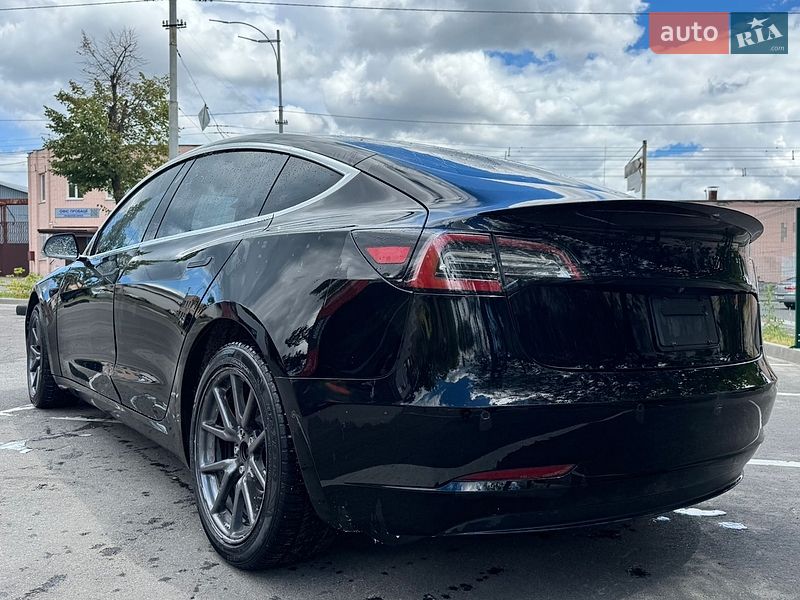 Седан Tesla Model 3 2019 в Києві