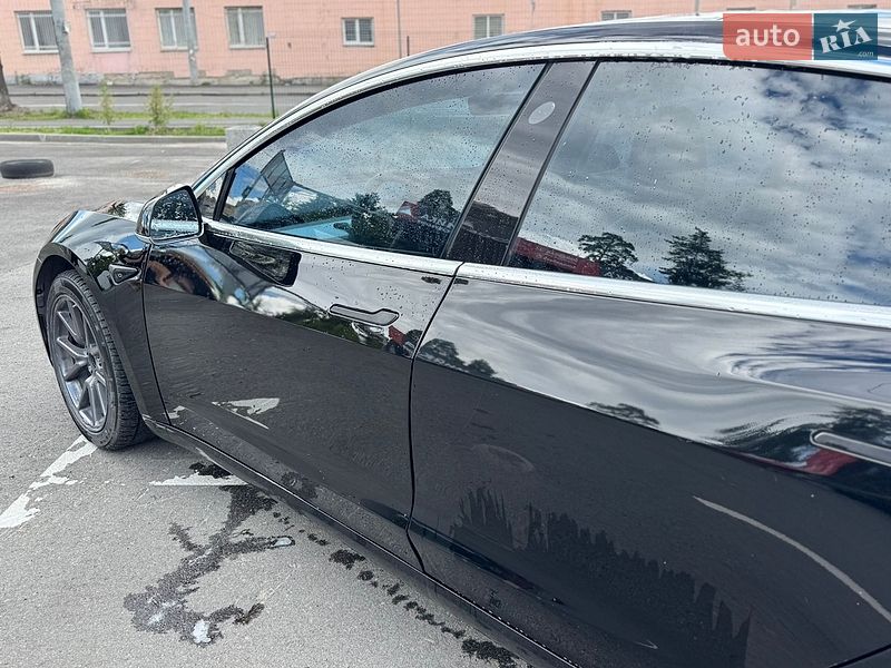 Седан Tesla Model 3 2019 в Києві