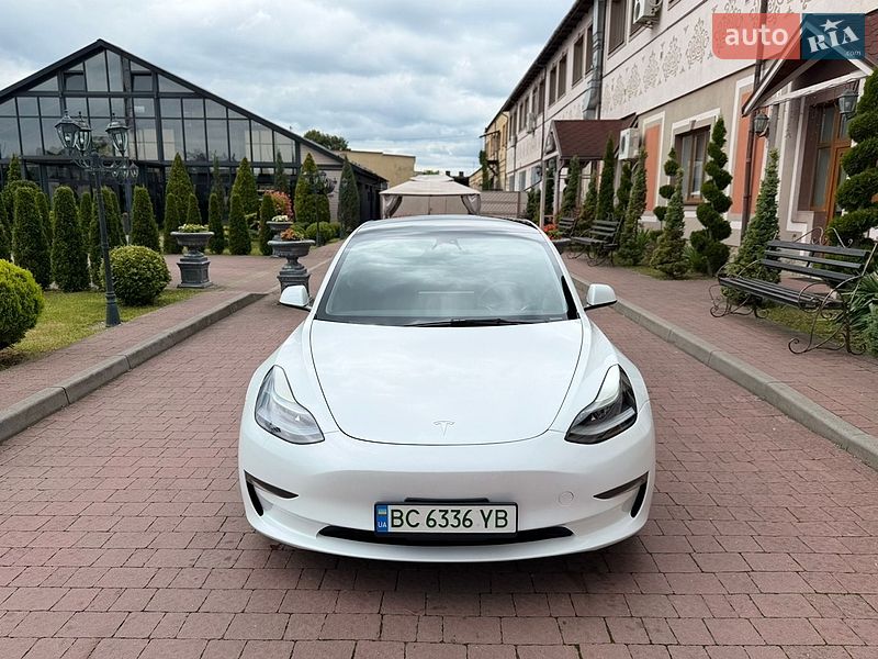 Седан Tesla Model 3 2023 в Львове