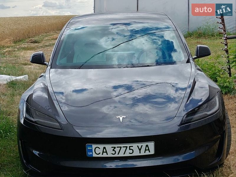 Tesla Model 3 2024