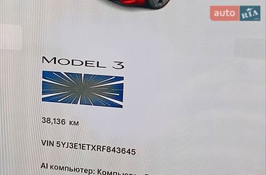 Седан Tesla Model 3 2024 в Гайвороні