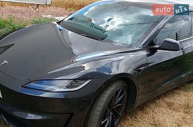 Седан Tesla Model 3 2024 в Гайвороні