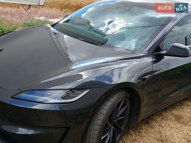 Седан Tesla Model 3 2024 в Гайвороні