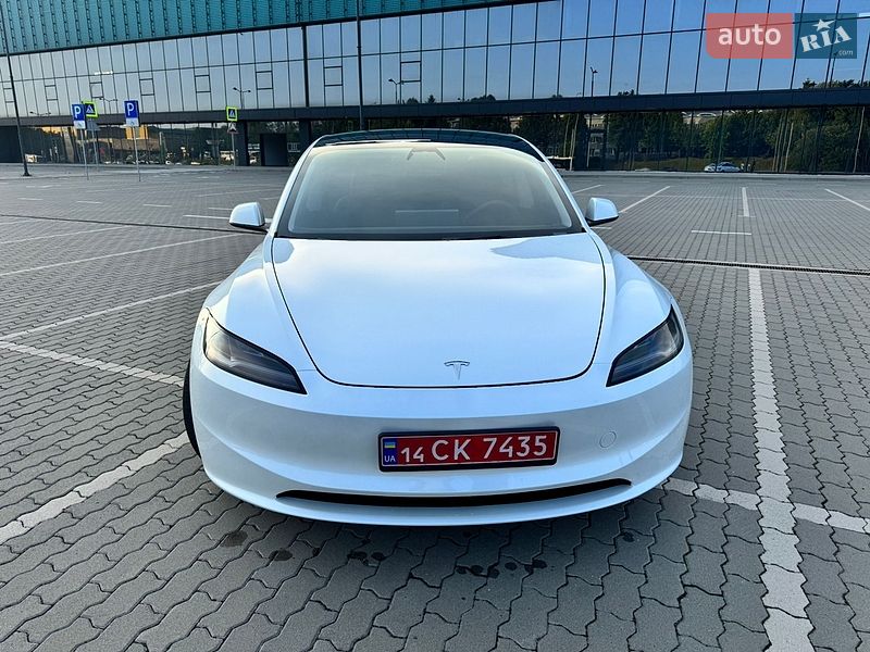 Седан Tesla Model 3 2024 в Львове