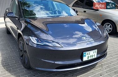 Седан Tesla Model 3 2025 в Никополе