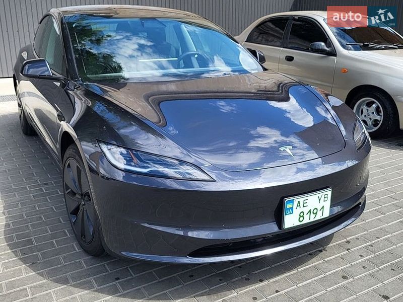 Седан Tesla Model 3 2025 в Никополе