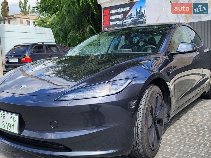 Седан Tesla Model 3 2025 в Никополе