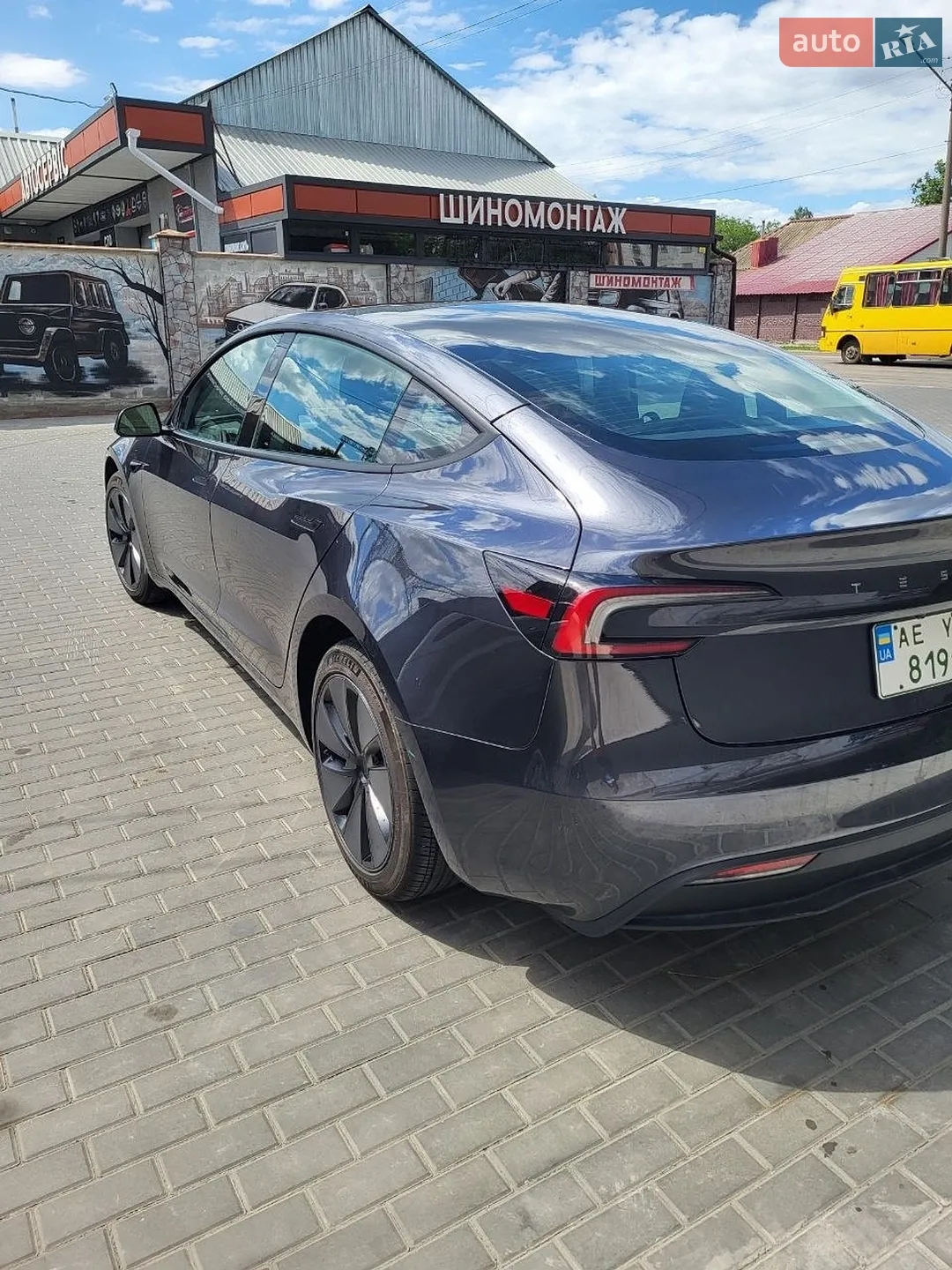 2025 Tesla Model 3 - мініатюра 4