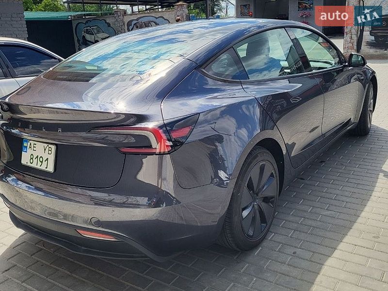 Седан Tesla Model 3 2025 в Никополе