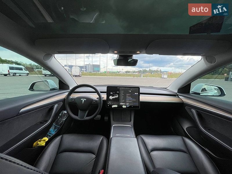 Седан Tesla Model 3 2021 в Львове