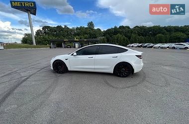 Седан Tesla Model 3 2021 в Львове