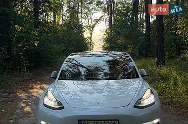 Седан Tesla Model 3 2022 в Киеве