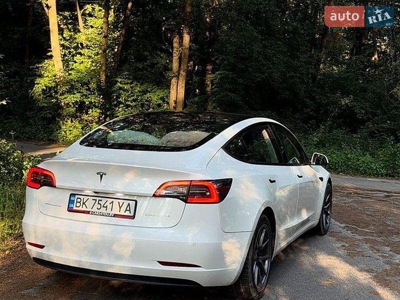 Седан Tesla Model 3 2022 в Киеве