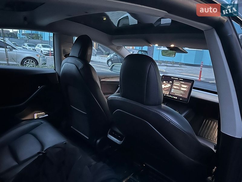 Седан Tesla Model 3 2022 в Киеве