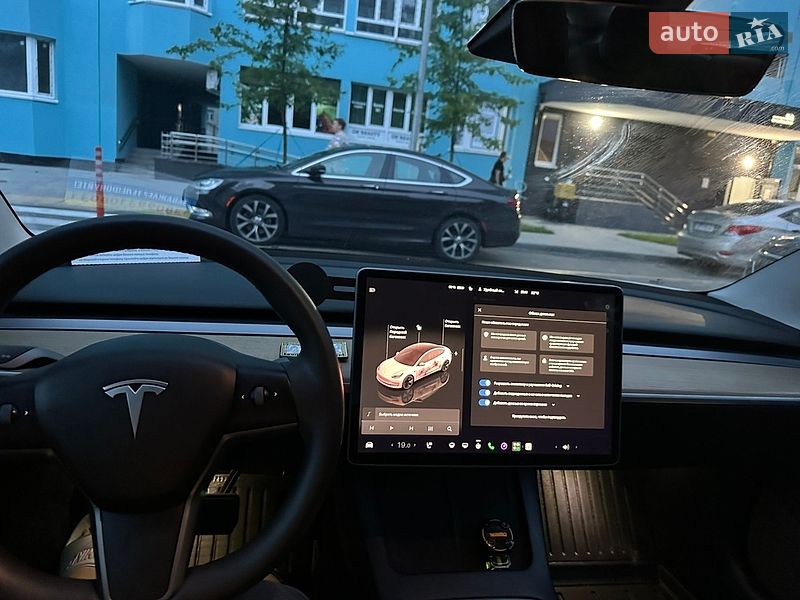 Седан Tesla Model 3 2022 в Киеве