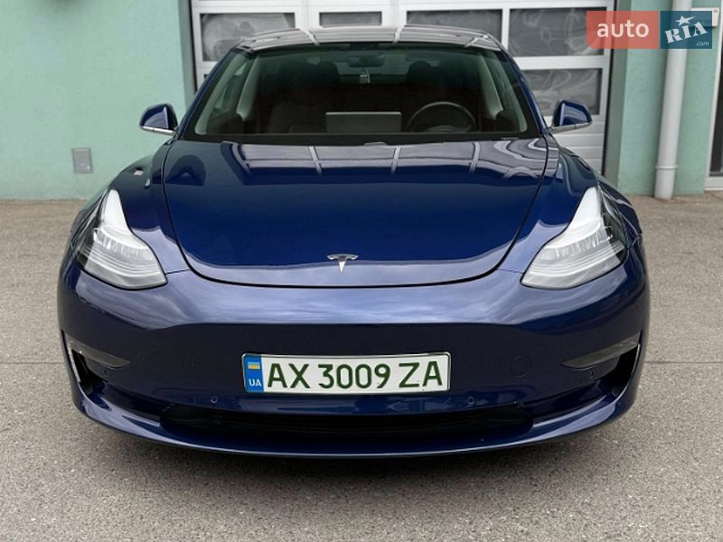 Седан Tesla Model 3 2018 в Києві