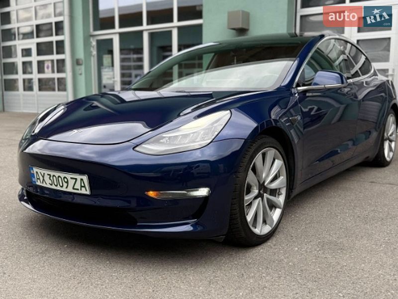 Седан Tesla Model 3 2018 в Києві
