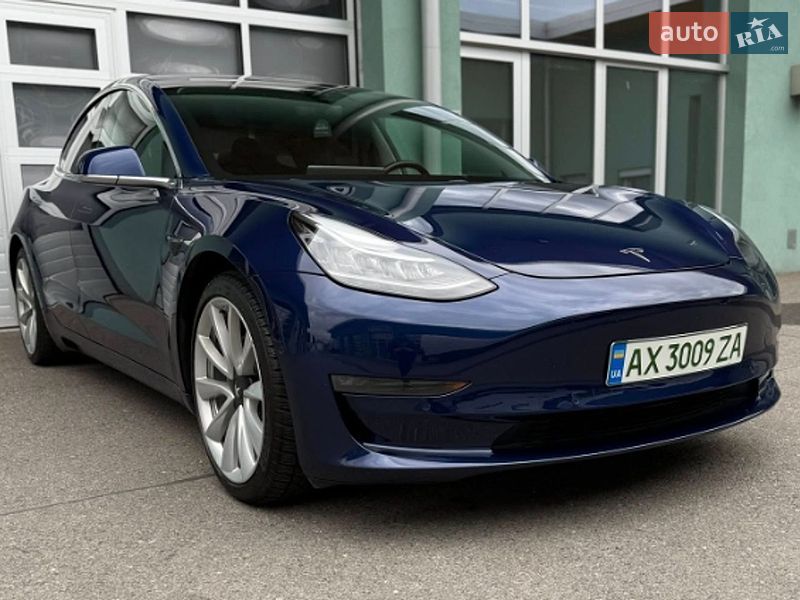 Седан Tesla Model 3 2018 в Києві