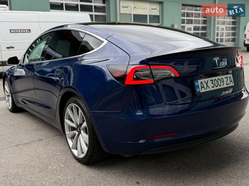Седан Tesla Model 3 2018 в Києві