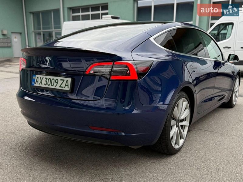 Седан Tesla Model 3 2018 в Києві