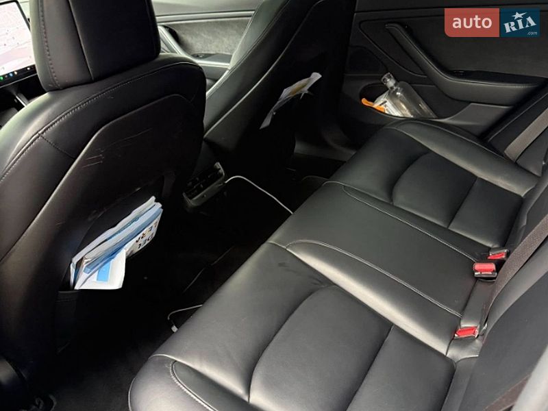 Седан Tesla Model 3 2018 в Києві
