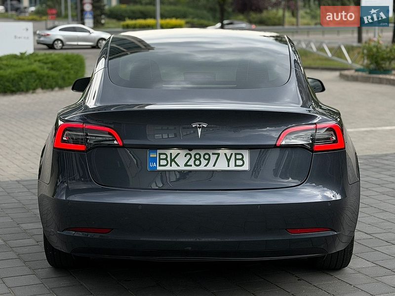 Седан Tesla Model 3 2022 в Дніпрі