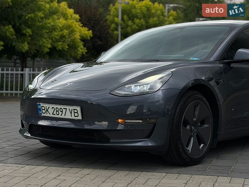 Седан Tesla Model 3 2022 в Дніпрі