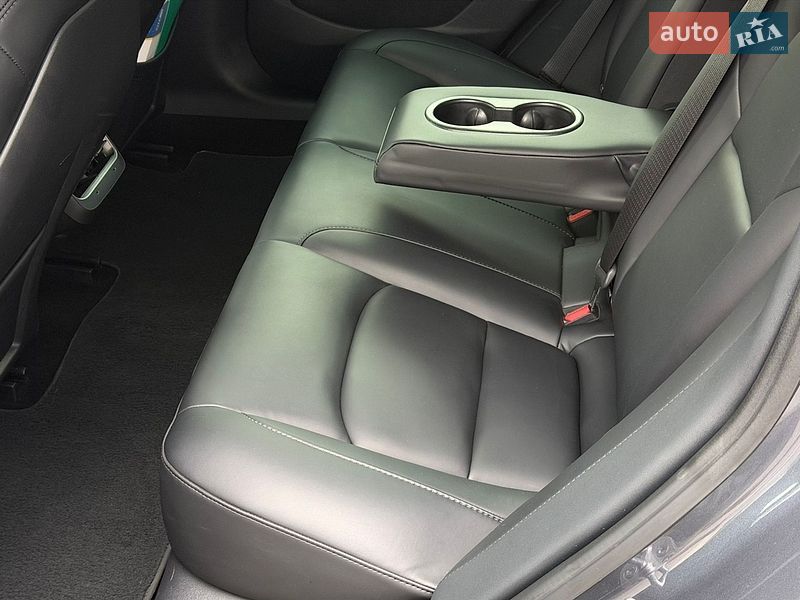 Седан Tesla Model 3 2022 в Дніпрі