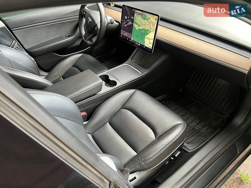 Седан Tesla Model 3 2021 в Барышевке