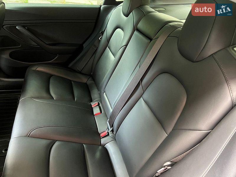 Седан Tesla Model 3 2021 в Барышевке
