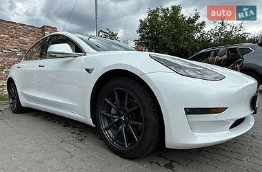Седан Tesla Model 3 2018 в Львове